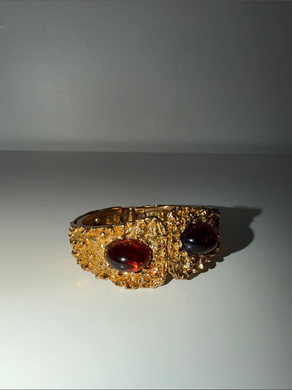 Stunning Vintage Gold-Tone Nugget & Garnet Or Amber Stone Chunky Hinge Bracelet - Picture 2 of 10